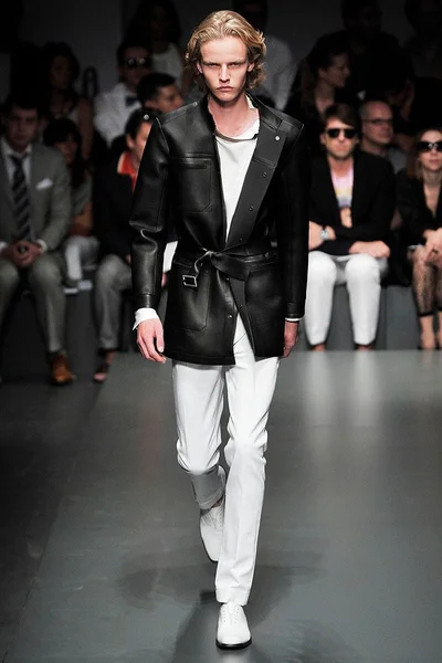 Look 3